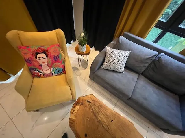 Διαμέρισμα 2 *